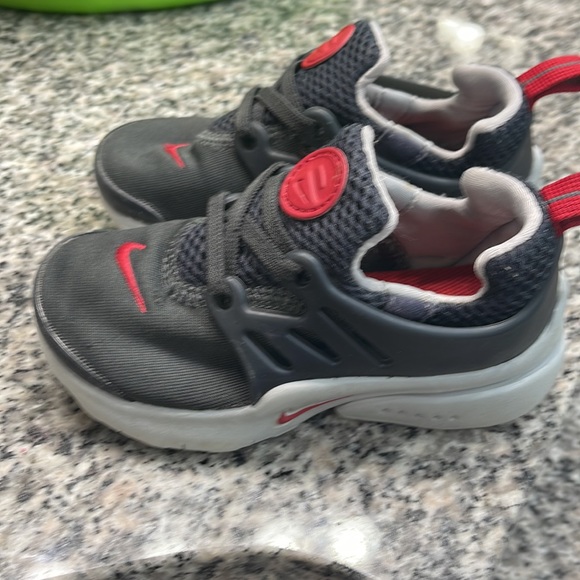 Nike, size 9, toddler running shoe. This item is used, but in goos condition. - Picture 3 of 6